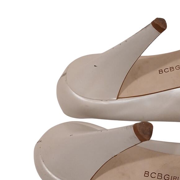 BCBG Leather Heels Open Toe Pumps Sz 10B Ivory Gold Emblem Accent BCBGirls City - Picture 11 of 16